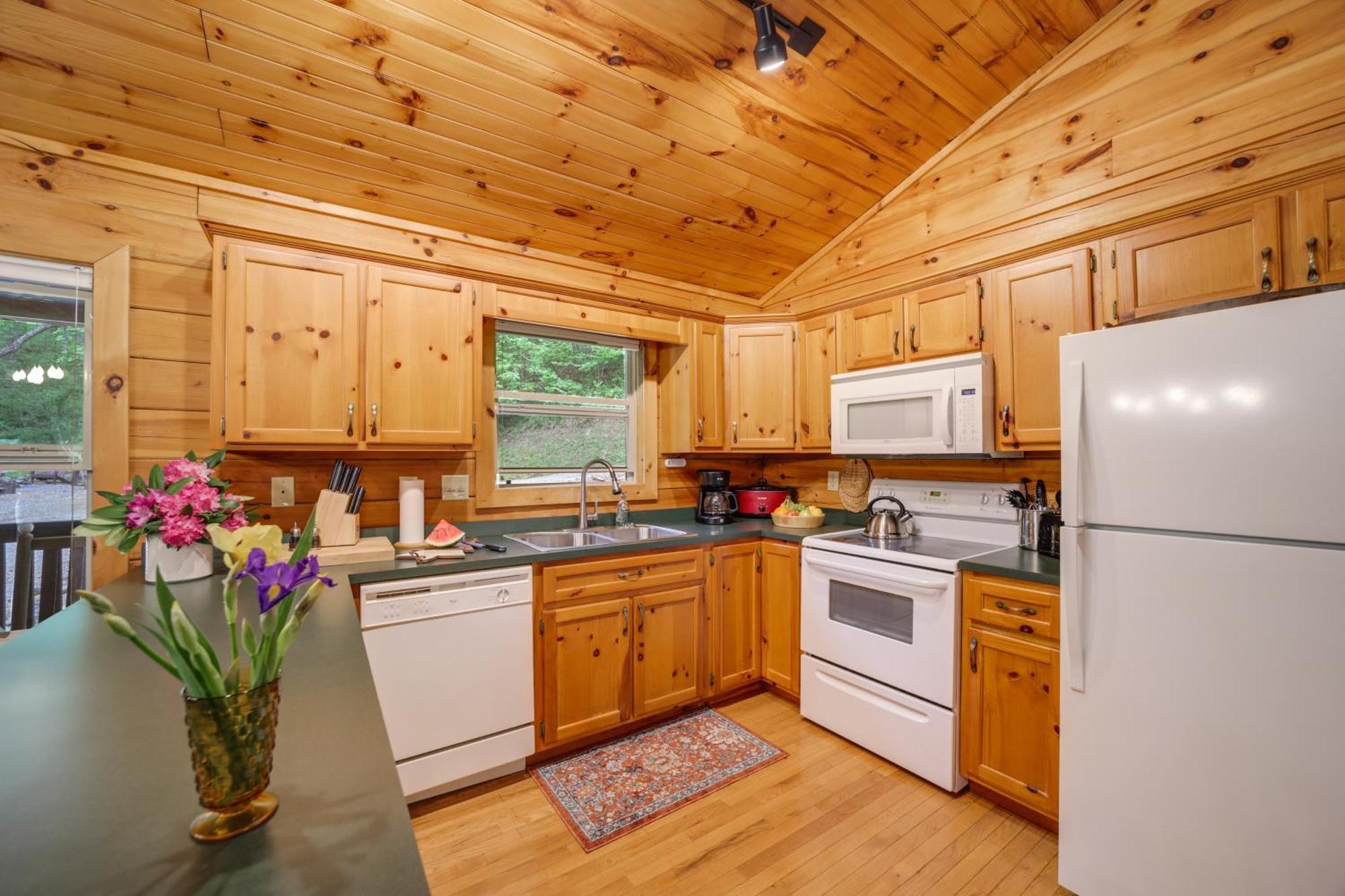 Peaceful Smoky Mountain Cabin With Deck And Fire Pit! وينزفيل، كارولاينا الشمالية المظهر الخارجي الصورة