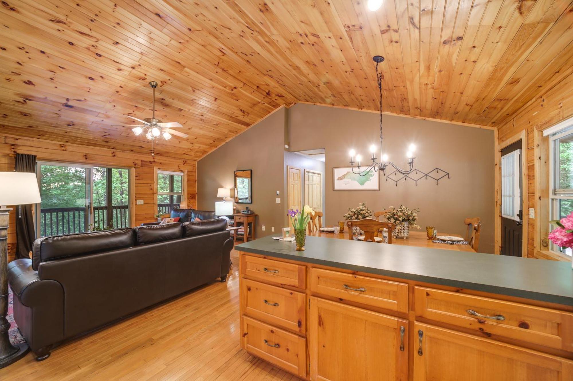 Peaceful Smoky Mountain Cabin With Deck And Fire Pit! وينزفيل، كارولاينا الشمالية المظهر الخارجي الصورة