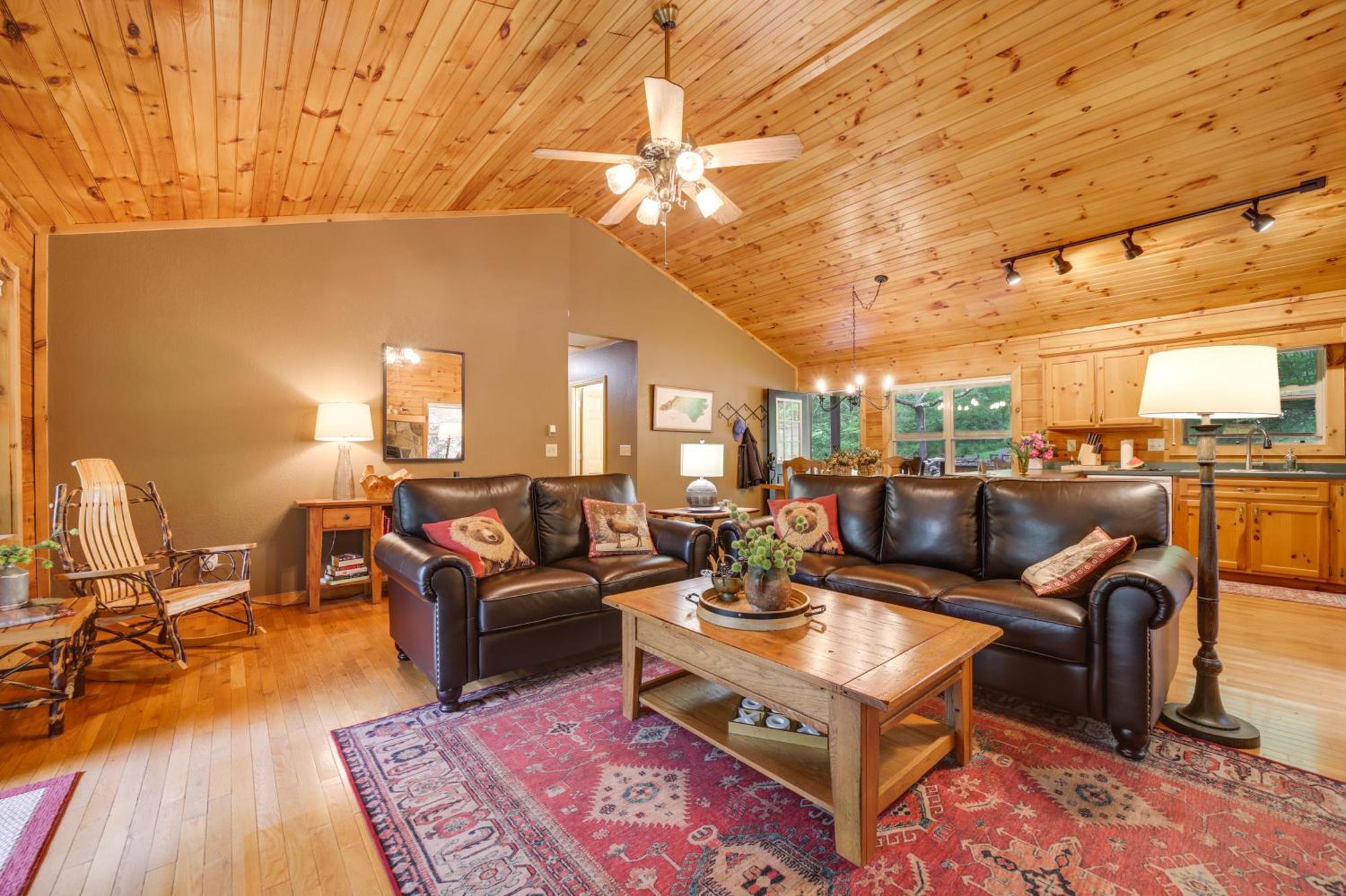 Peaceful Smoky Mountain Cabin With Deck And Fire Pit! وينزفيل، كارولاينا الشمالية المظهر الخارجي الصورة