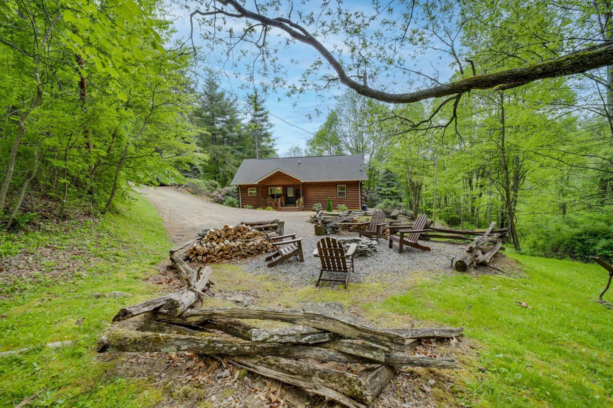 Peaceful Smoky Mountain Cabin With Deck And Fire Pit! وينزفيل، كارولاينا الشمالية المظهر الخارجي الصورة